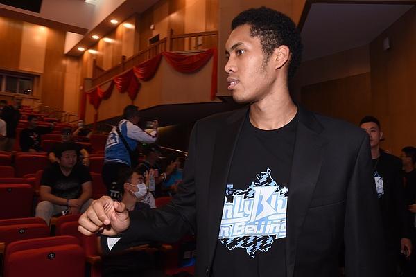 Kaiyun开云中国官网-丘天结束治疗逐渐跟队训练 斯佩尔曼脚部旧伤不影响比赛